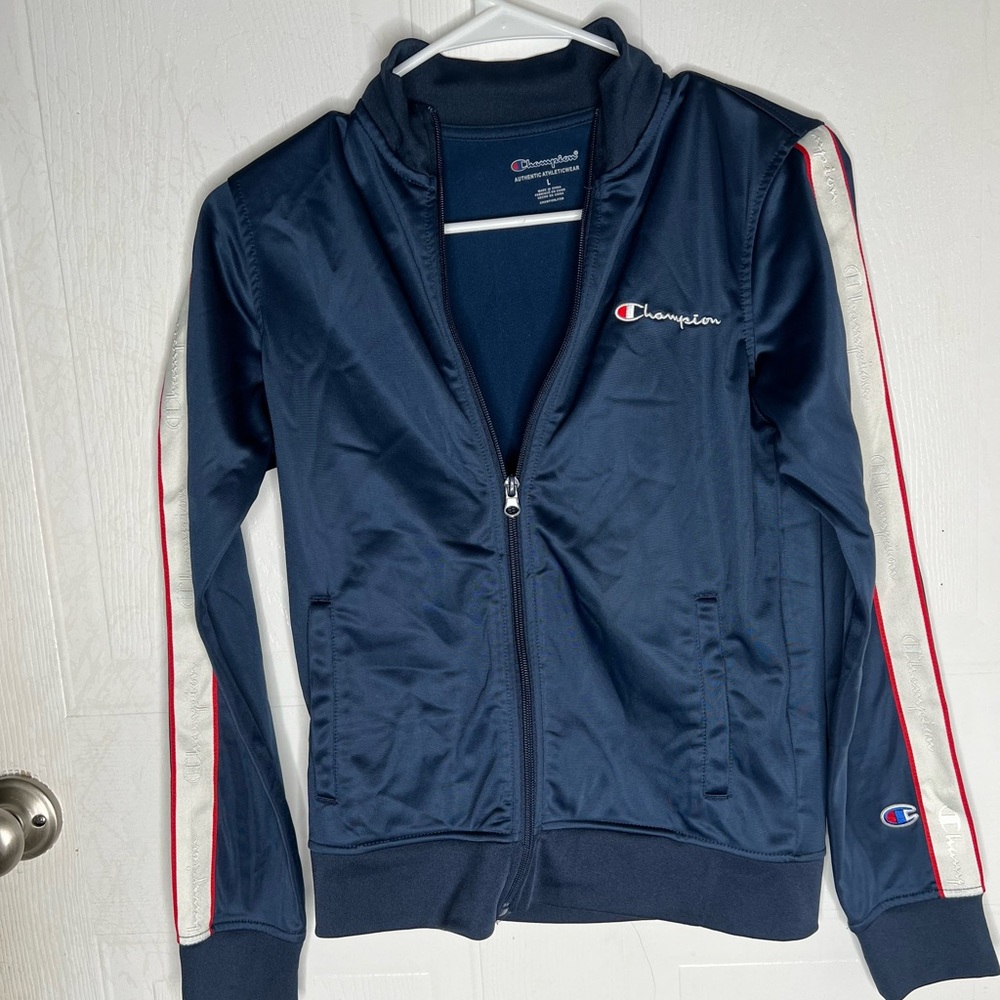 Kids large champion jacket fits like a size xs in womens